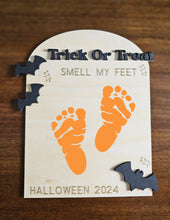 Load image into Gallery viewer, Smell My Feet Halloween Keepsake DIY