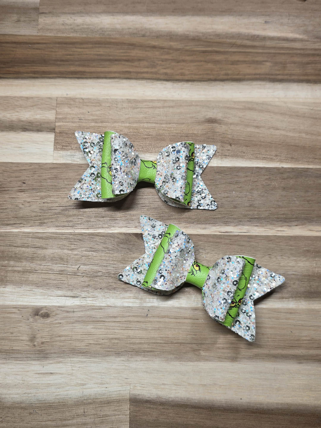 2 Tier Glitter & Grinch