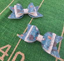 Load image into Gallery viewer, 2 Tier NFL Eagles Bow
