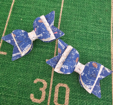 Load image into Gallery viewer, 2 Tier NFL Patriots Bow
