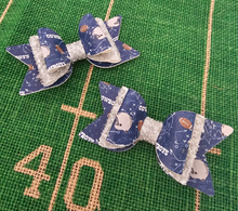 Load image into Gallery viewer, 2 Tier NFL Cowboys Bow
