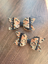 Load image into Gallery viewer, 2 Tier Feeling Batty Bow
