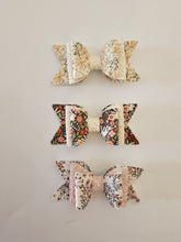 Load image into Gallery viewer, 2 Tier Flowers &amp; Bunnies Bow Set

